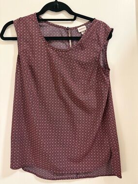 Merona Burgundy and White Geometric Cap-Sleeve Top